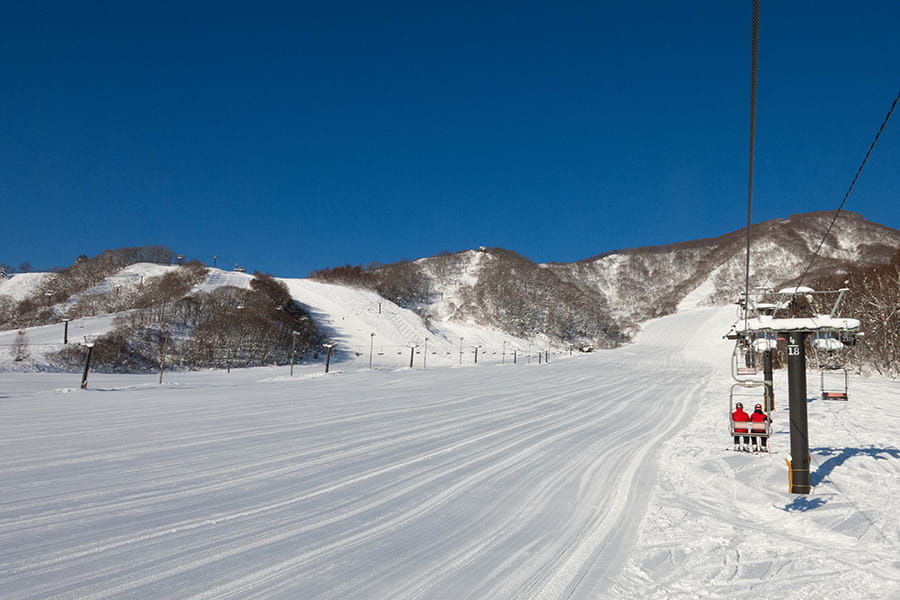白馬乗鞍温泉スキー場 — 温泉に隣接したアットホームなゲレンデ
