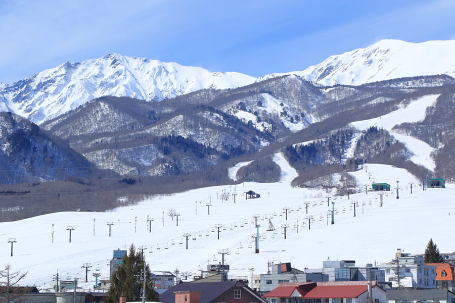 白馬栂池高原スキー場 — 広大な初級者向けゲレンデ